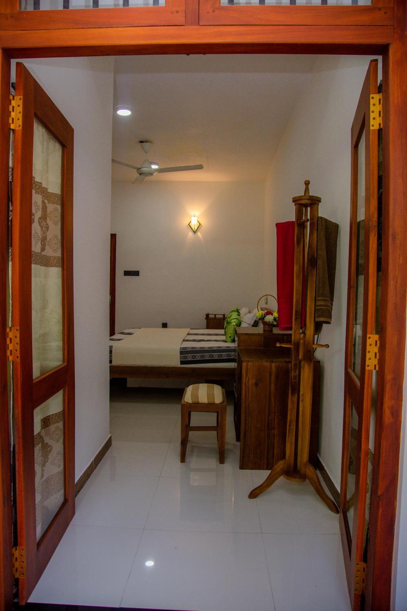 Hispaniola Inn Mirissa Kültér fotó