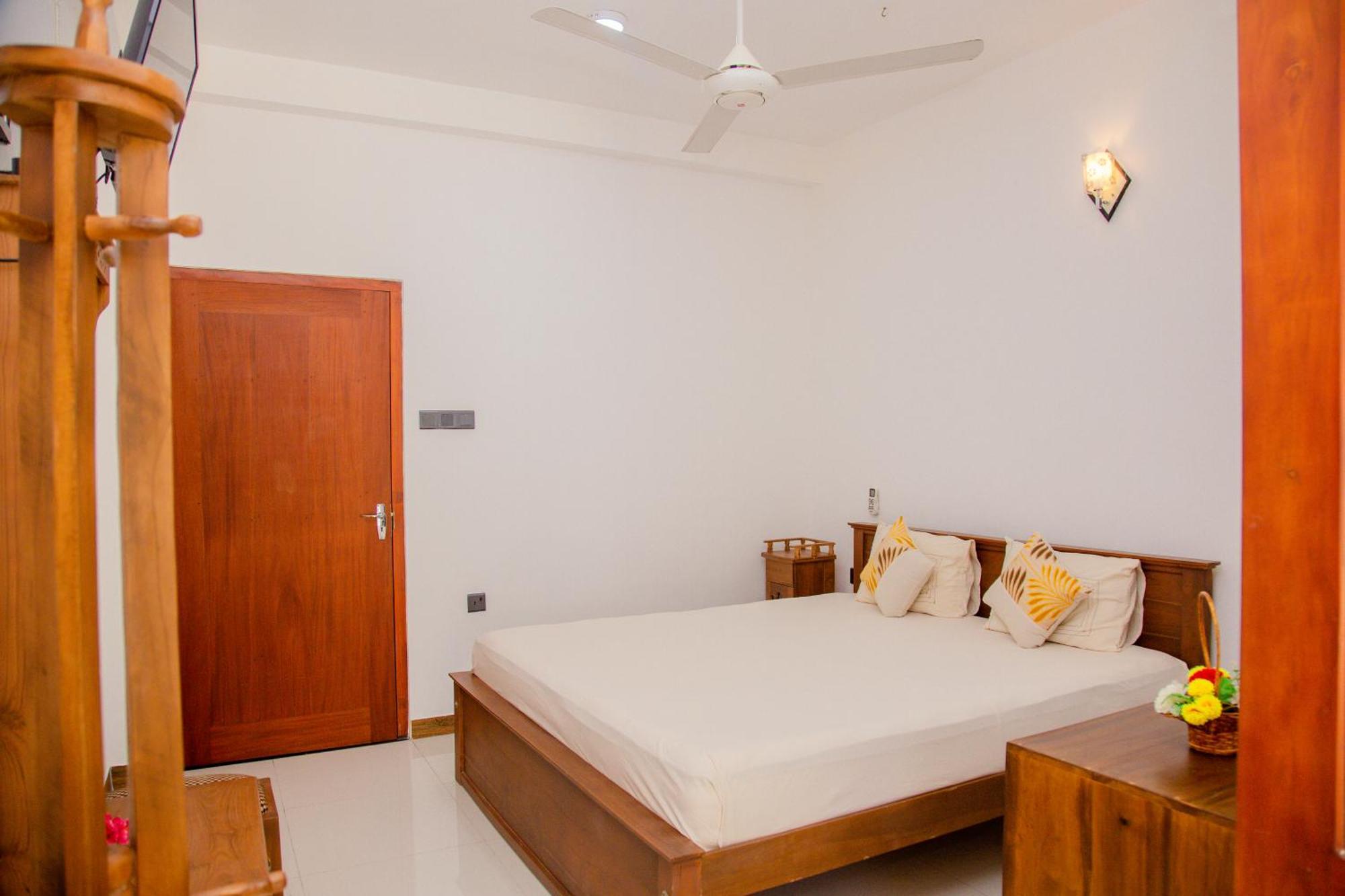 Hispaniola Inn Mirissa Kültér fotó
