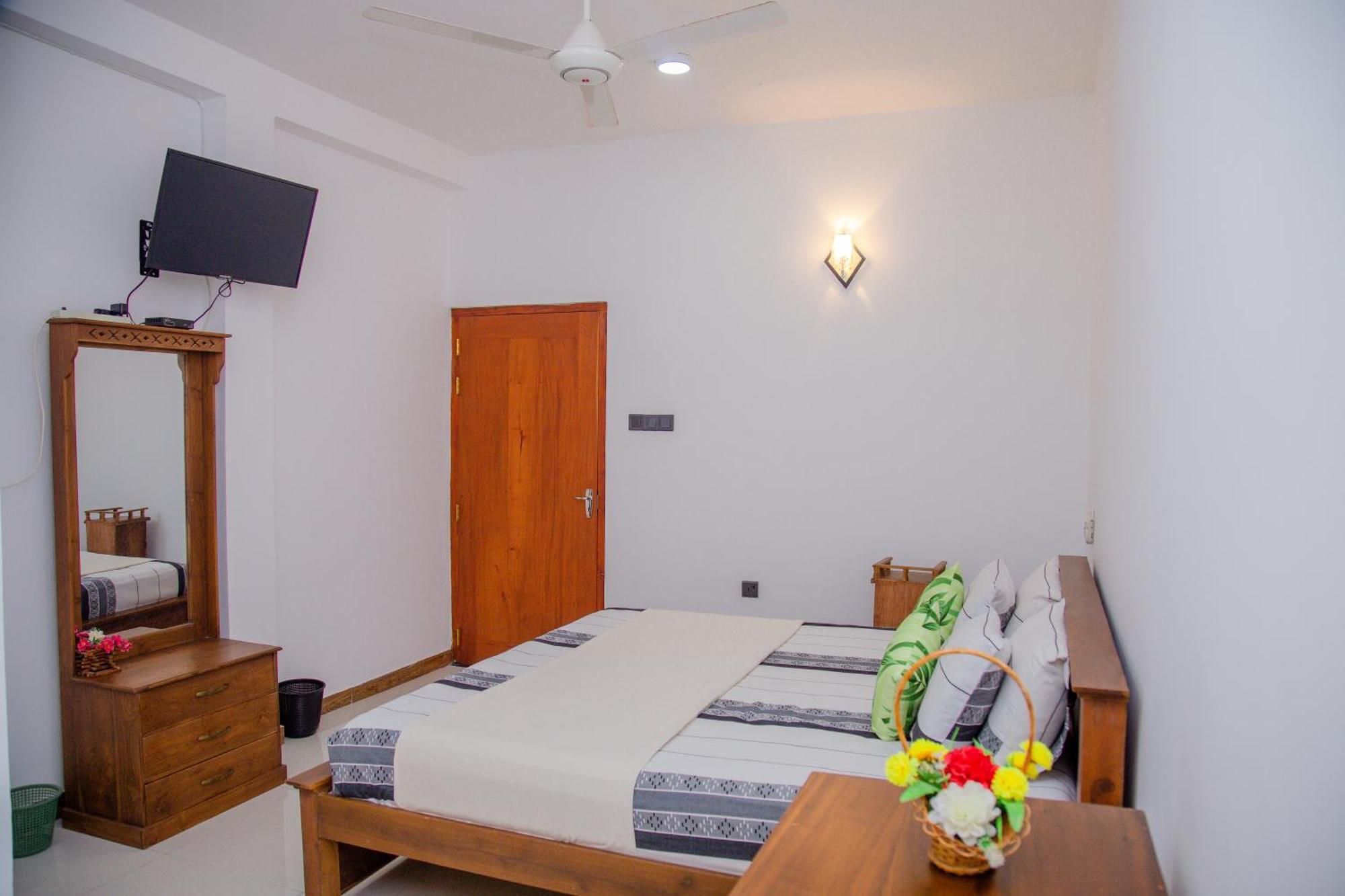 Hispaniola Inn Mirissa Kültér fotó
