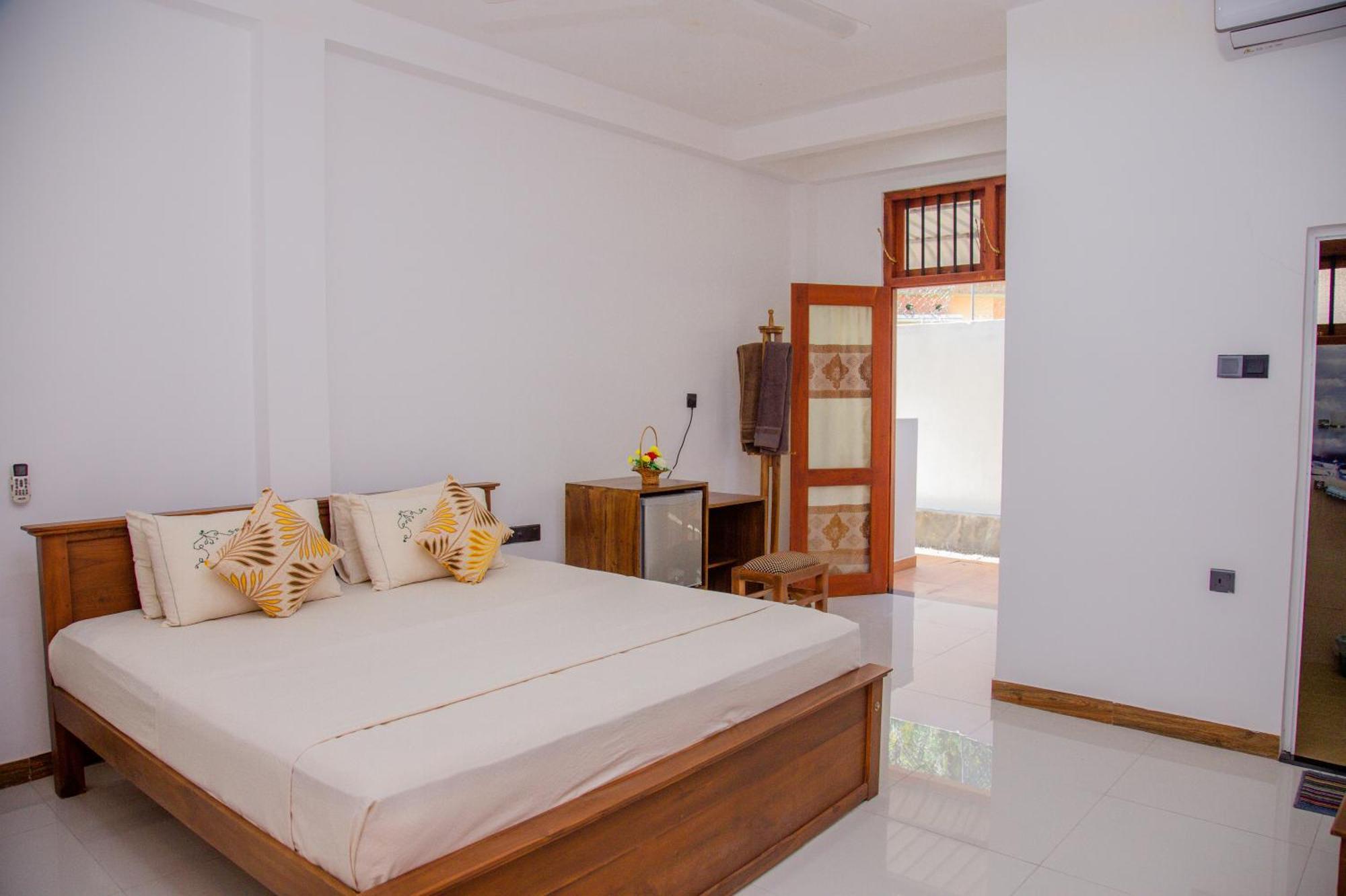 Hispaniola Inn Mirissa Kültér fotó