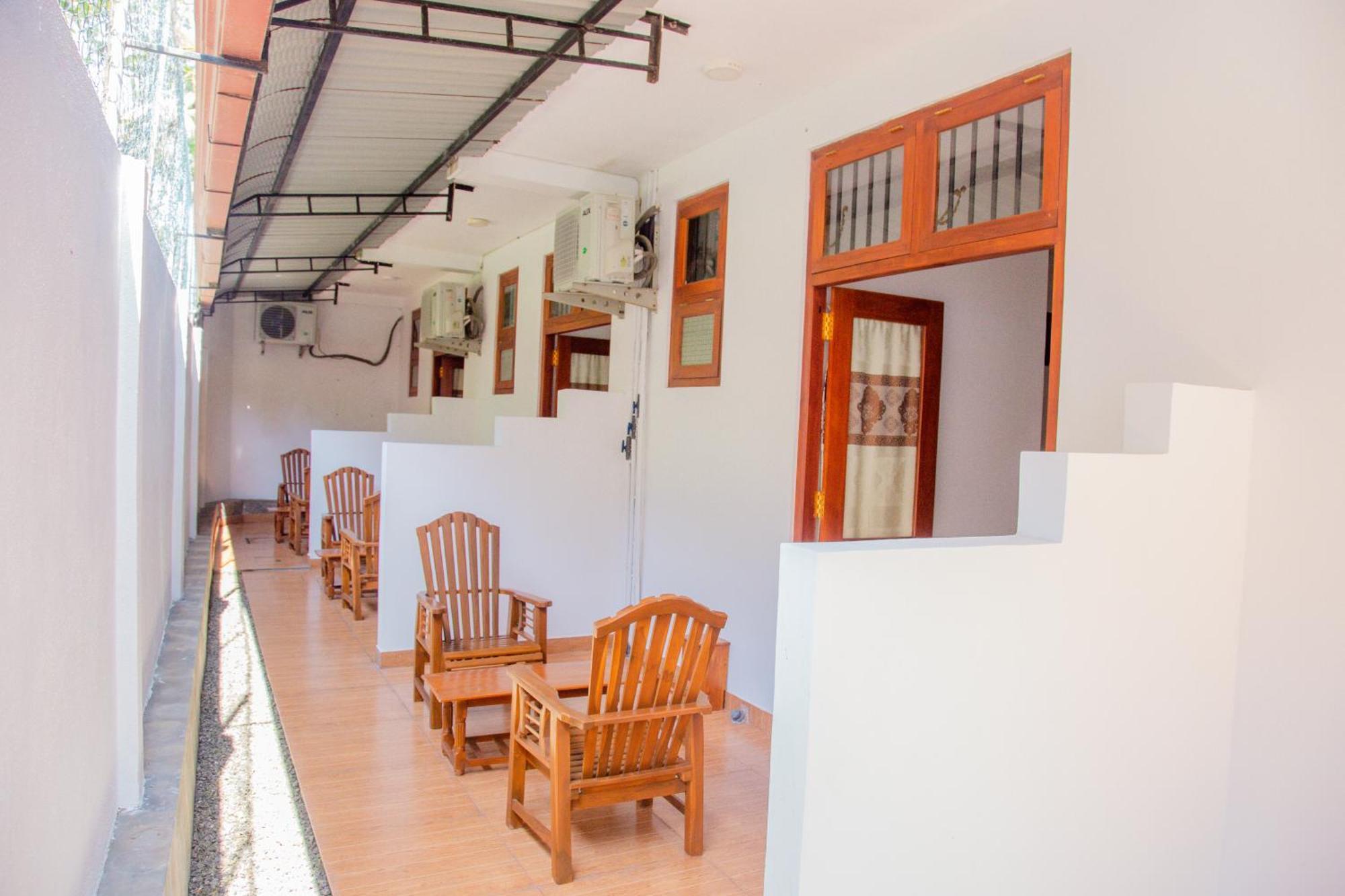Hispaniola Inn Mirissa Kültér fotó