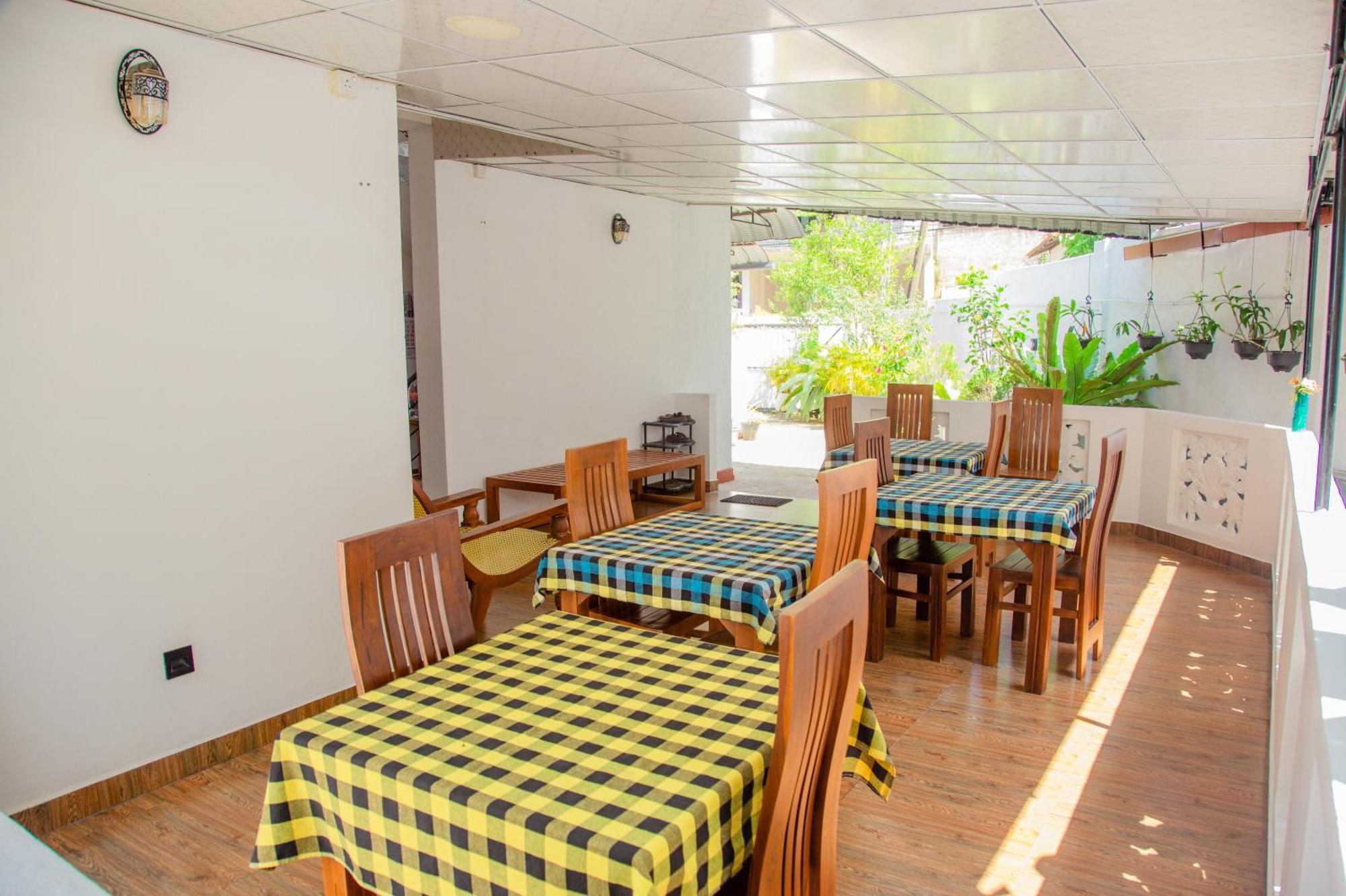 Hispaniola Inn Mirissa Kültér fotó