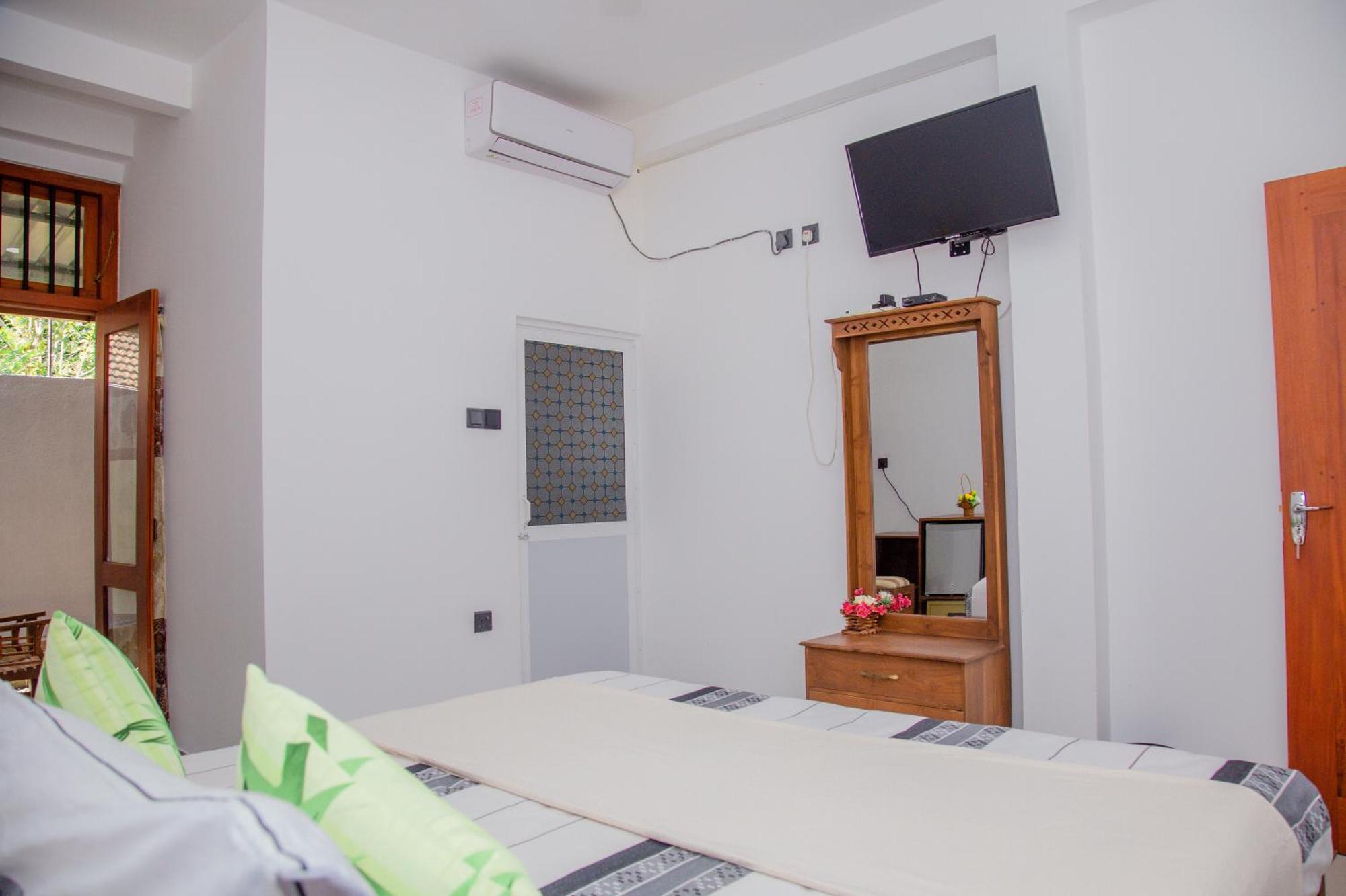 Hispaniola Inn Mirissa Kültér fotó
