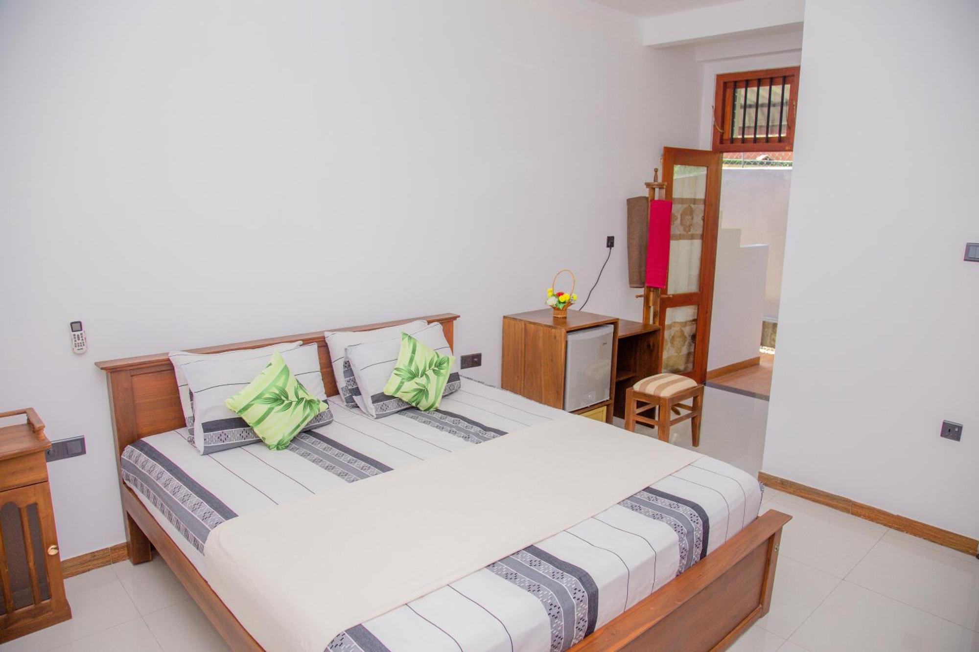 Hispaniola Inn Mirissa Kültér fotó